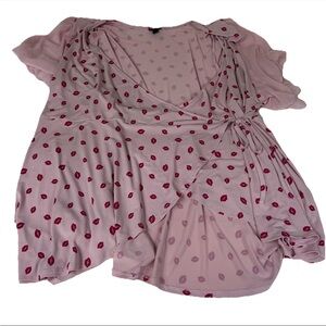 Torrid Womens Plus Size 6 Low Cut Short Sleeve Blouse Top Ruffle Lips Pink Girly